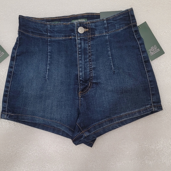 Shorts - Picture 2 of 5